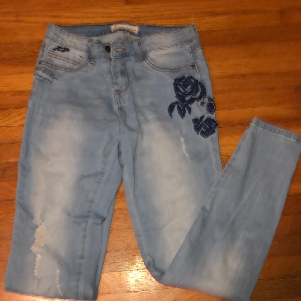 Floral pattern ripped jeans